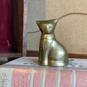 The vintage “I’m tired of workin 9-5” brass cat 😂